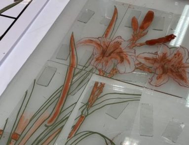 peinture sur verre grisaille email Technique de travail du verre